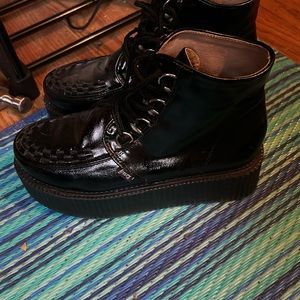 Black creeper boots